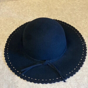 Anna & Ava Black 100% Wool Scalloped Edge Hat